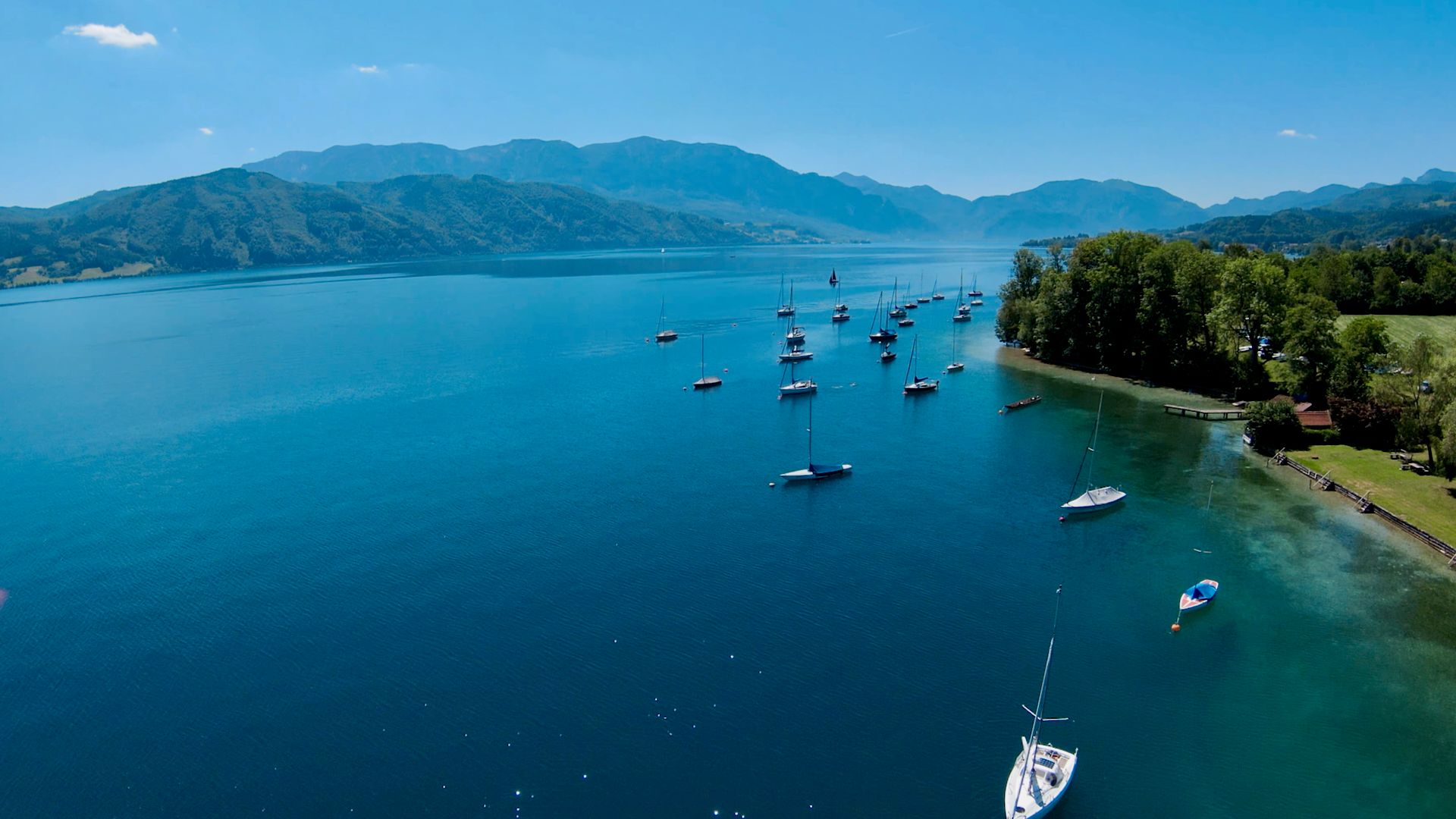 Panoramablick auf Attersee und Höllengebirge